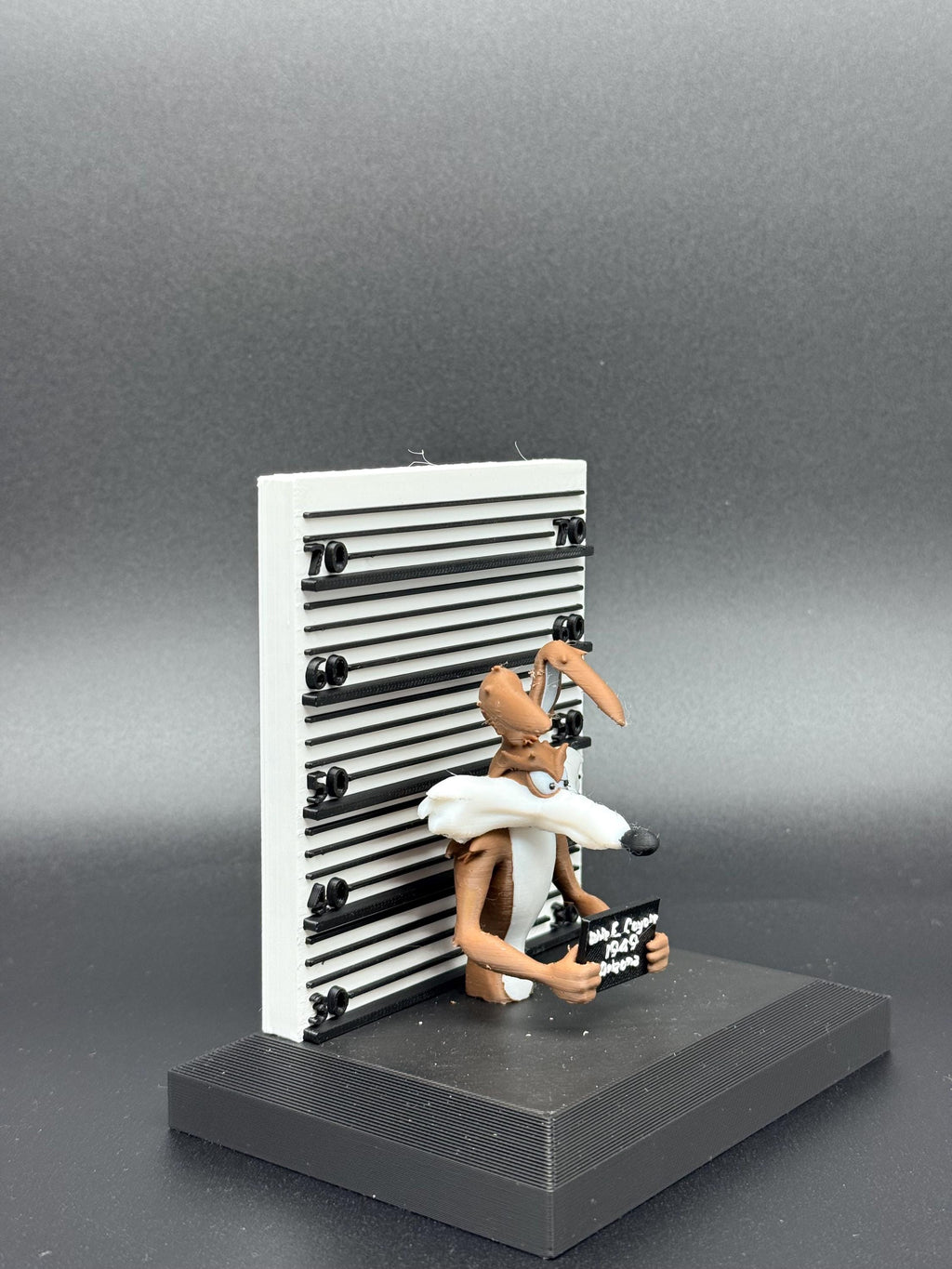 3D Printed Wile E. Coyote Mugshot - Convict Coyote - Looney Tunes Police Lineup Figurine - Cartoon Desk Decor Wiley Coyote