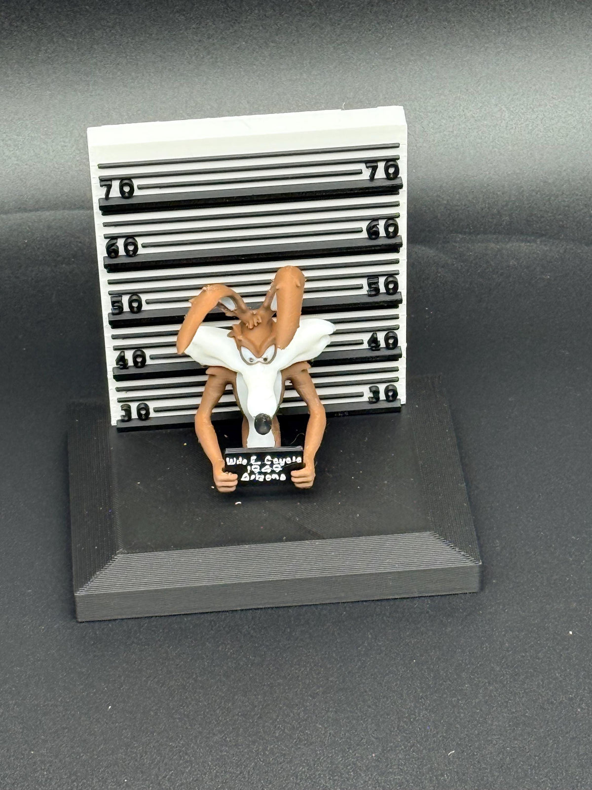 3D Printed Wile E. Coyote Mugshot - Convict Coyote - Looney Tunes Police Lineup Figurine - Cartoon Desk Decor Wiley Coyote
